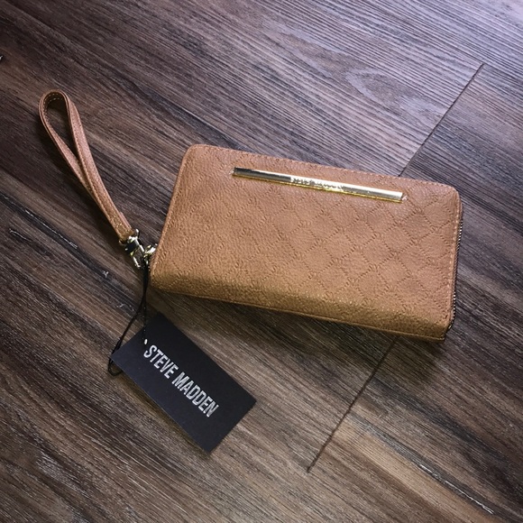 Steve Madden Handbags - NWT Steve Madden Wristlet